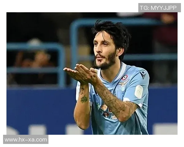 足球明星拉齐奥独特手势解析与背后故事分享